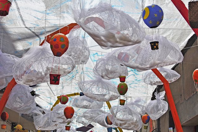 Calle decorada en las Festes de Gràcia